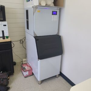 KXXN 25 NEWS VEVOR ICE MACHINE FEELING POORLY.  LOTS OF CALCIUM BUILDUP TO CLEAN AND THE WATER SUPPLY VALCE IS LEAKING BY