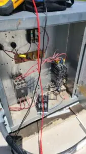 Walkin doesnt run when the contactor fails. Replaced and the chicken is chillin.