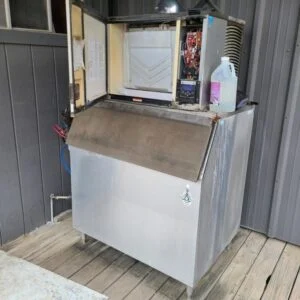 The Lawn folks ice machine wasn't keeping up with the high standards of Lawn Ltd so they reached out for help. After a good...